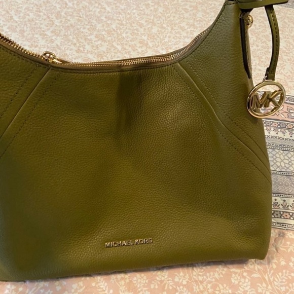 Michael kors aria purse with wallet - Picture 2 of 4